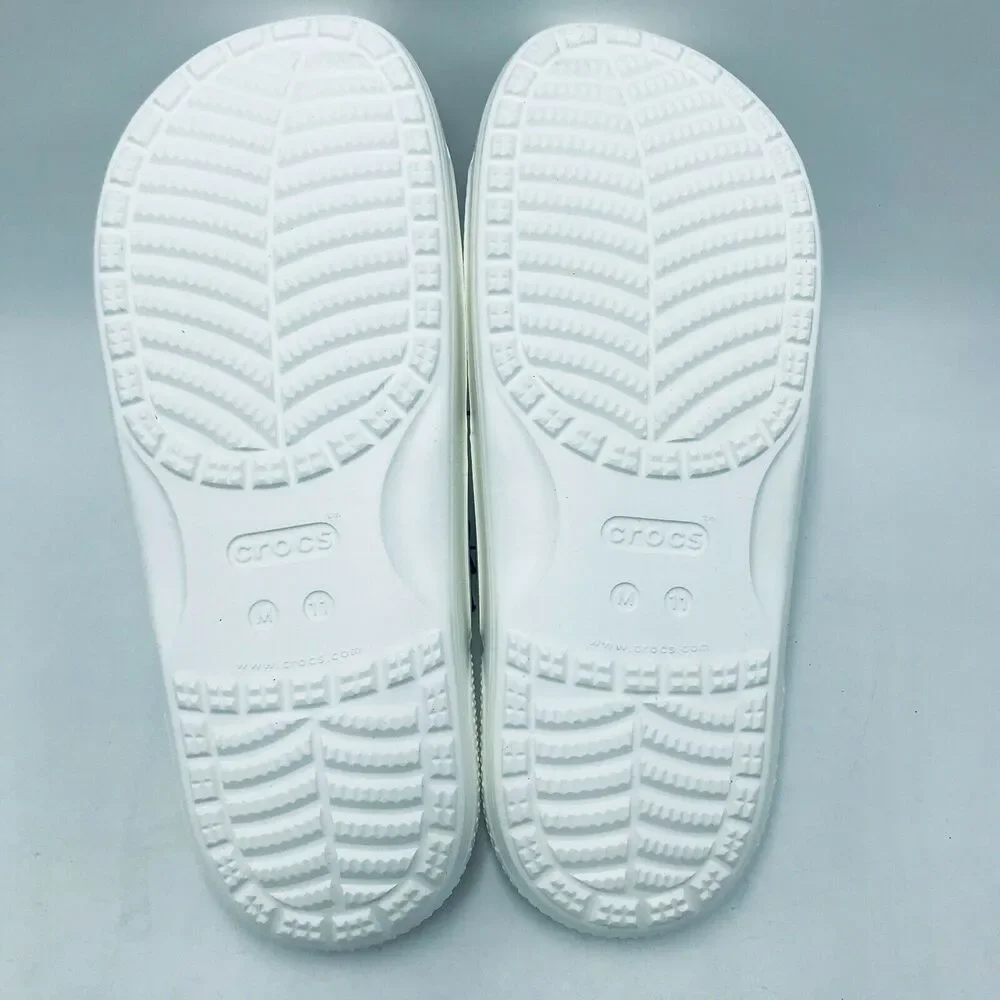Crocs Men's 11 Classic Sandals Slip On White w/ Jibbitz Charm NWT